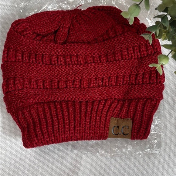 - Accessories - WARM CABLE KNIT CHUNKY ponytail bun beanie hat red